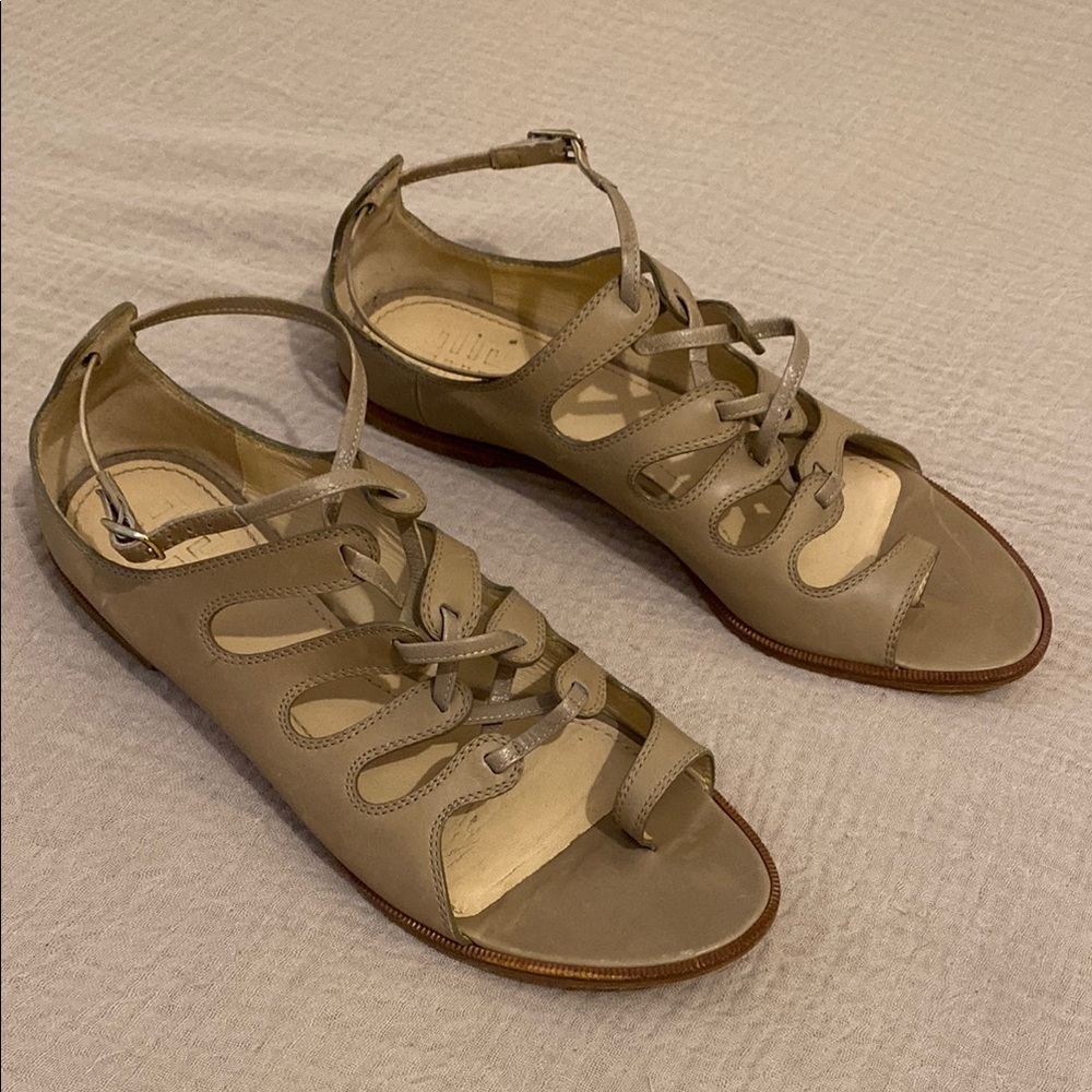 GIVENCHY Made in Italy Elegant Tan Women's Sandals. Size 39 - Picture 3 of 7